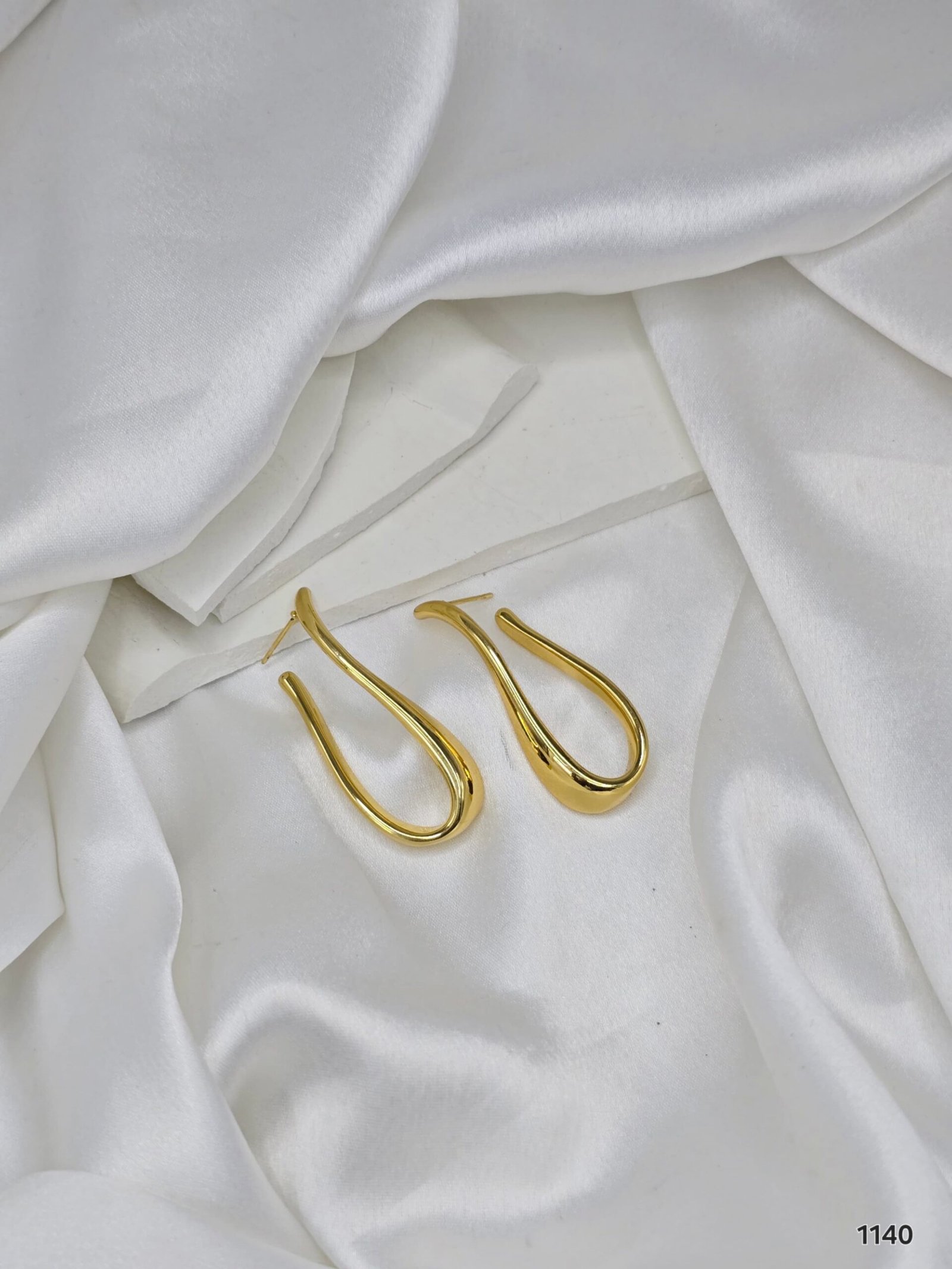 Minimalist Gold Loop Drop Earrings for Women – Modern U-Shaped Design