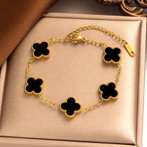 Elegant Clover Gold Bracelet